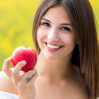 Woman holding an apple 